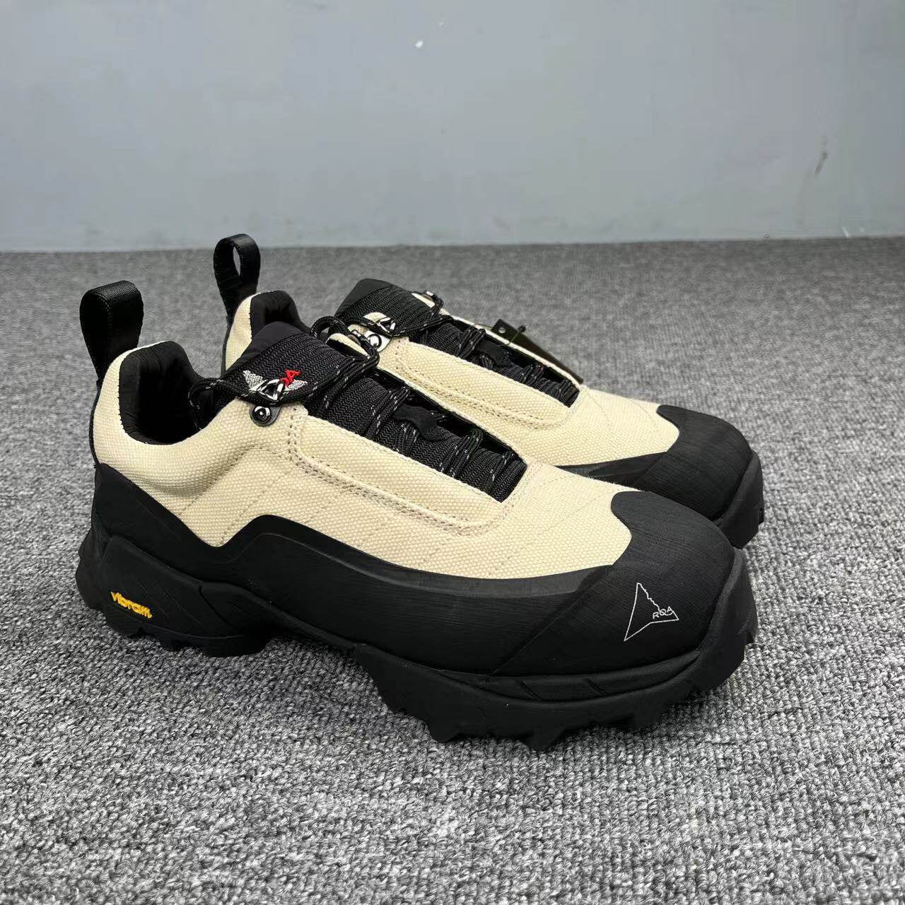 ROA POYANA Chunky Gorpcore Outdoor Boots - Height-Increasing Hiking Sneakers  -  donclickin