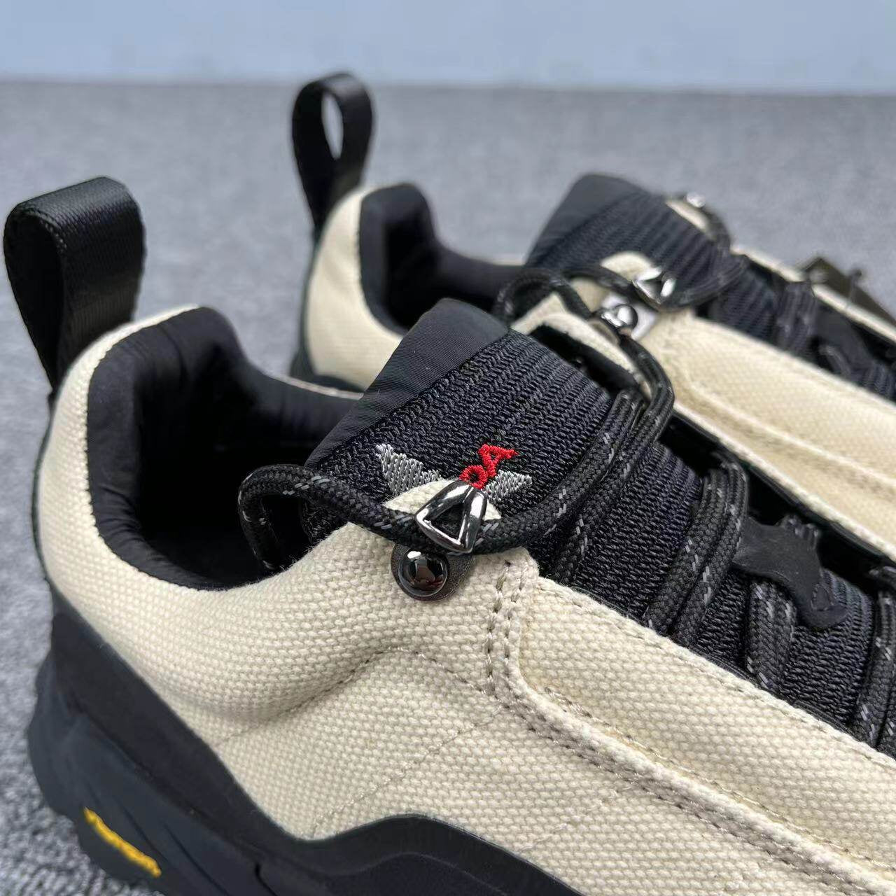 ROA POYANA Chunky Gorpcore Outdoor Boots - Height-Increasing Hiking Sneakers  -  donclickin