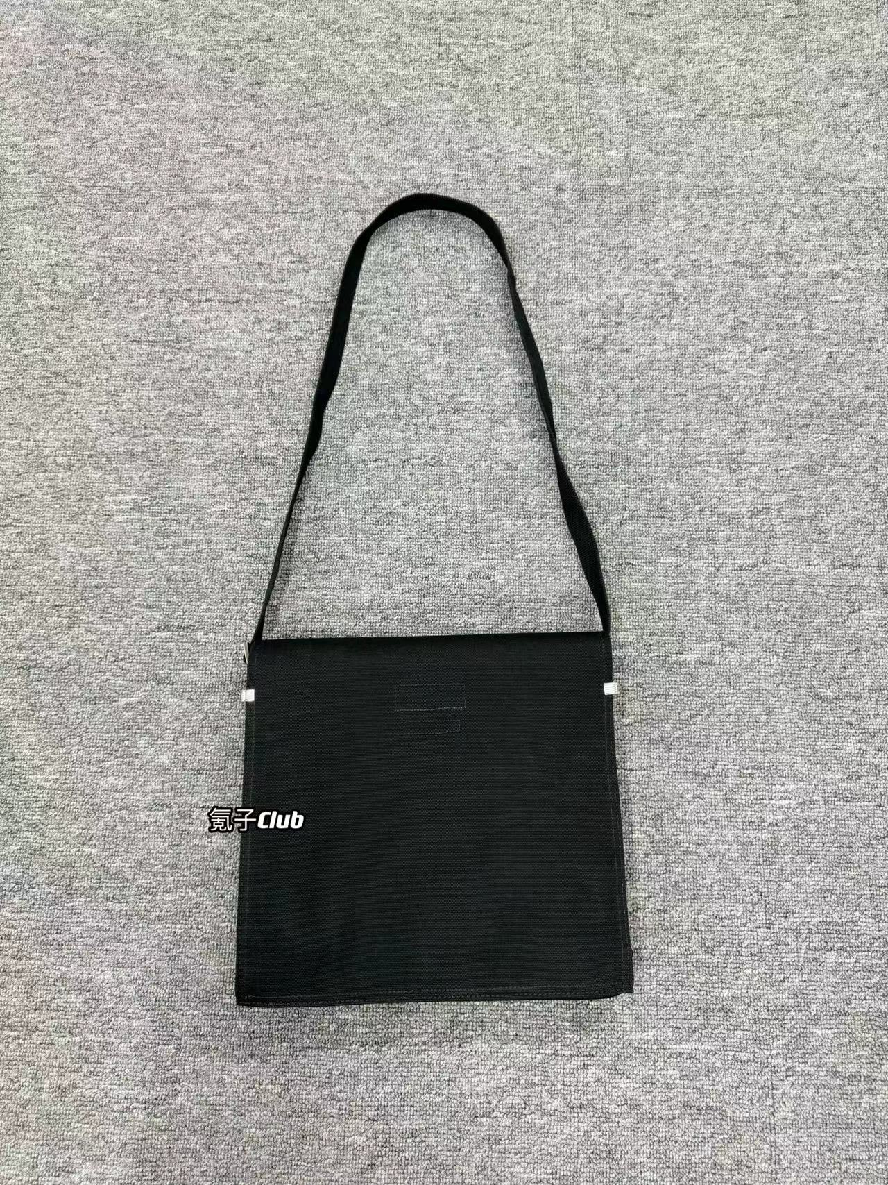 CDG-Vibe Commuter Messenger Bag - Vintage Large-Capacity Crossbody Tote - Black