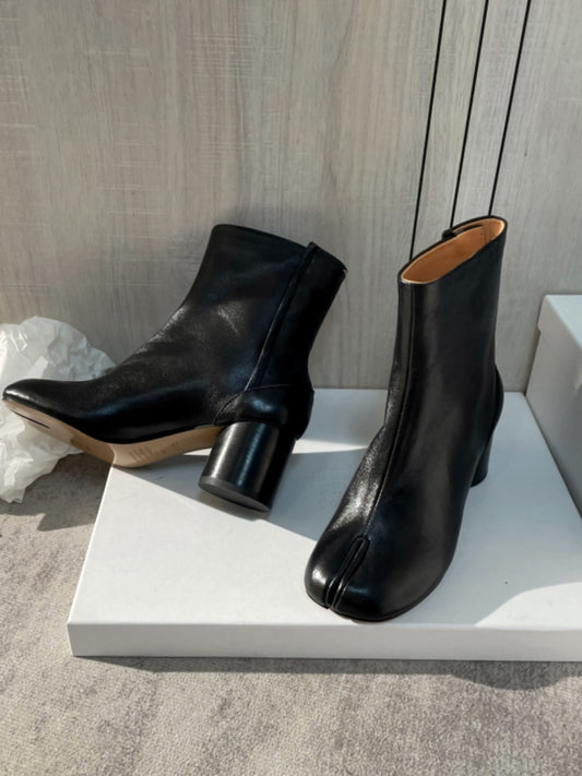 25AW Women's Tabi Heel Boots - 8cm Stiletto Calfskin Split-Toe Ankle Boots