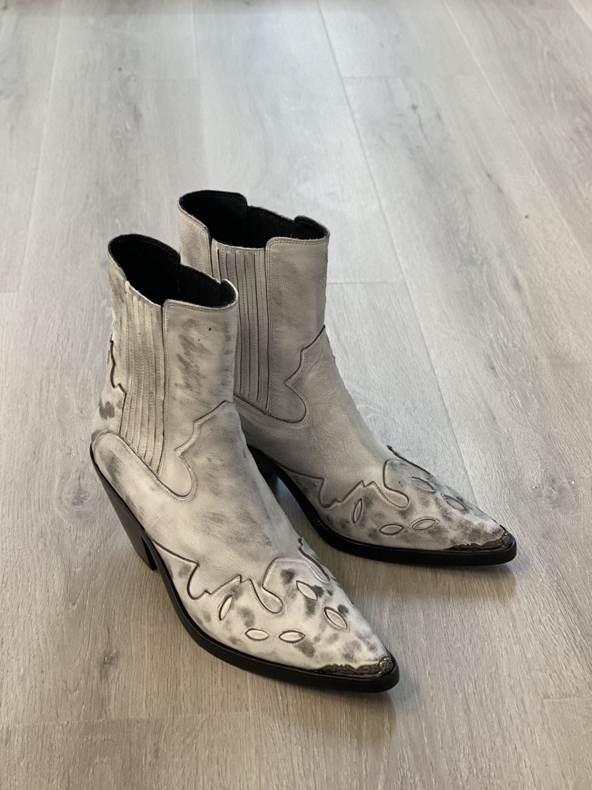 Top-Grain Leather Sole Chelsea Boots -Handcraft Distressed Western Metal Toe Cap - White
