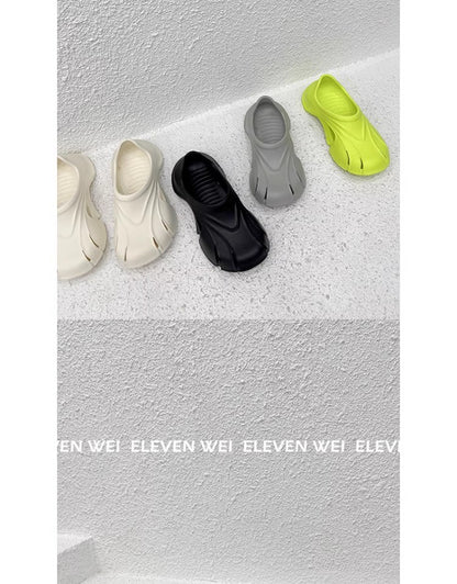 3.18 New Release/ Paris Ultra-Comfort Thick Sole Sandals Couples’ Beach Clog Crocs Men Women