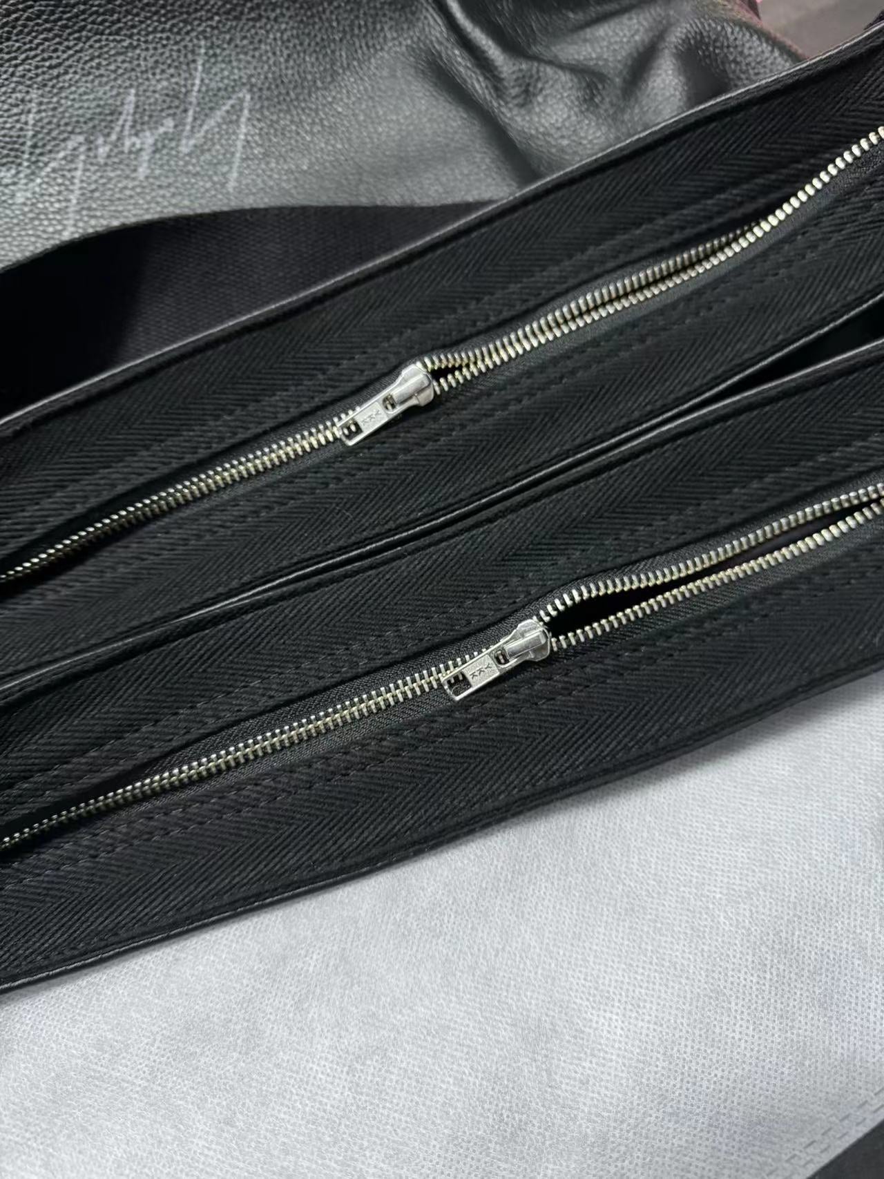 Yohji Yamamoto Aoyama Store Exclusive / Cowhide Shoulder Messenger Bag
