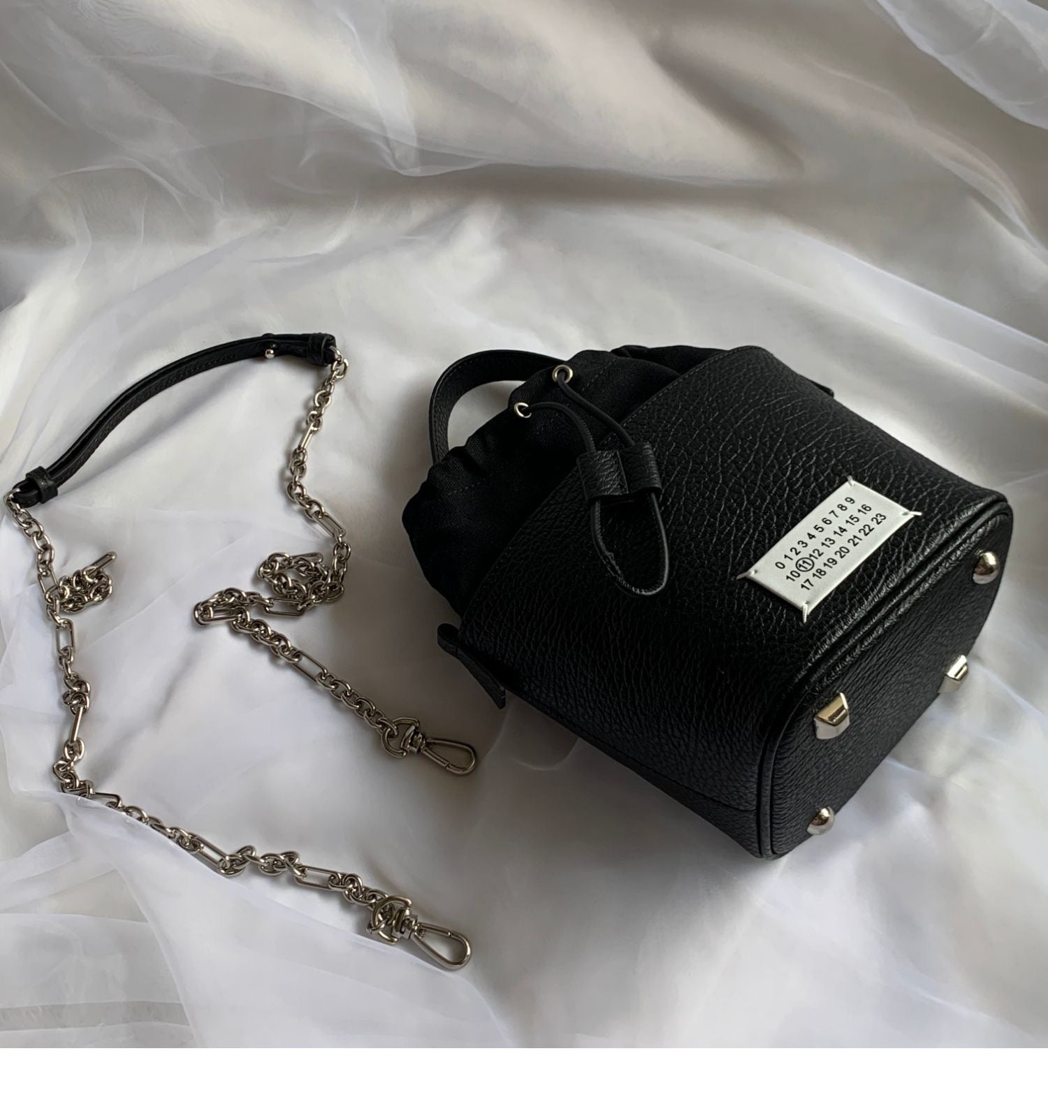 MM6 Chain Bucket Maison Margiela Bag - Classic Leather Tote 5AC - Black