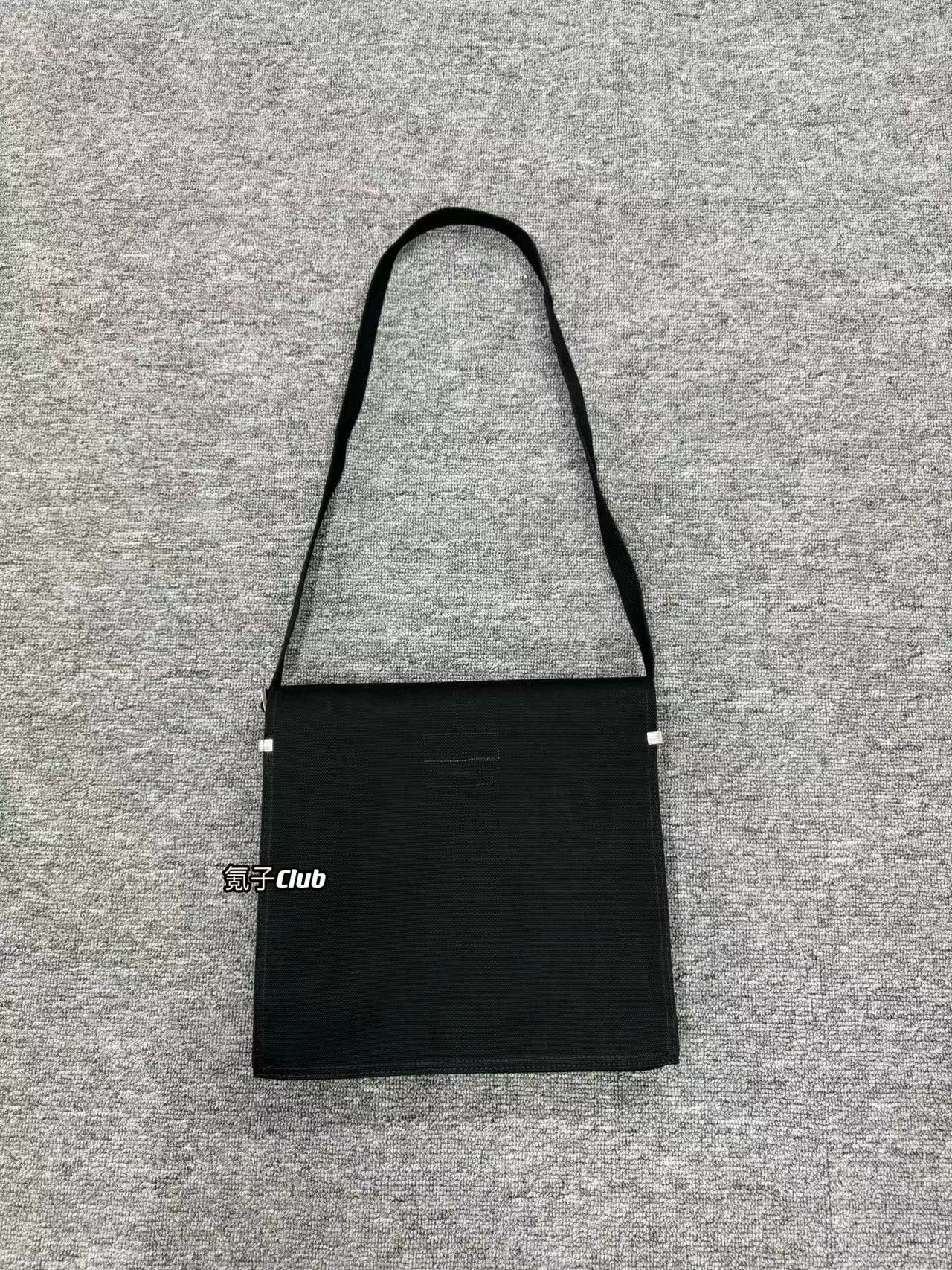 CDG-Vibe Commuter Messenger Bag - Vintage Large-Capacity Crossbody Tote - Black