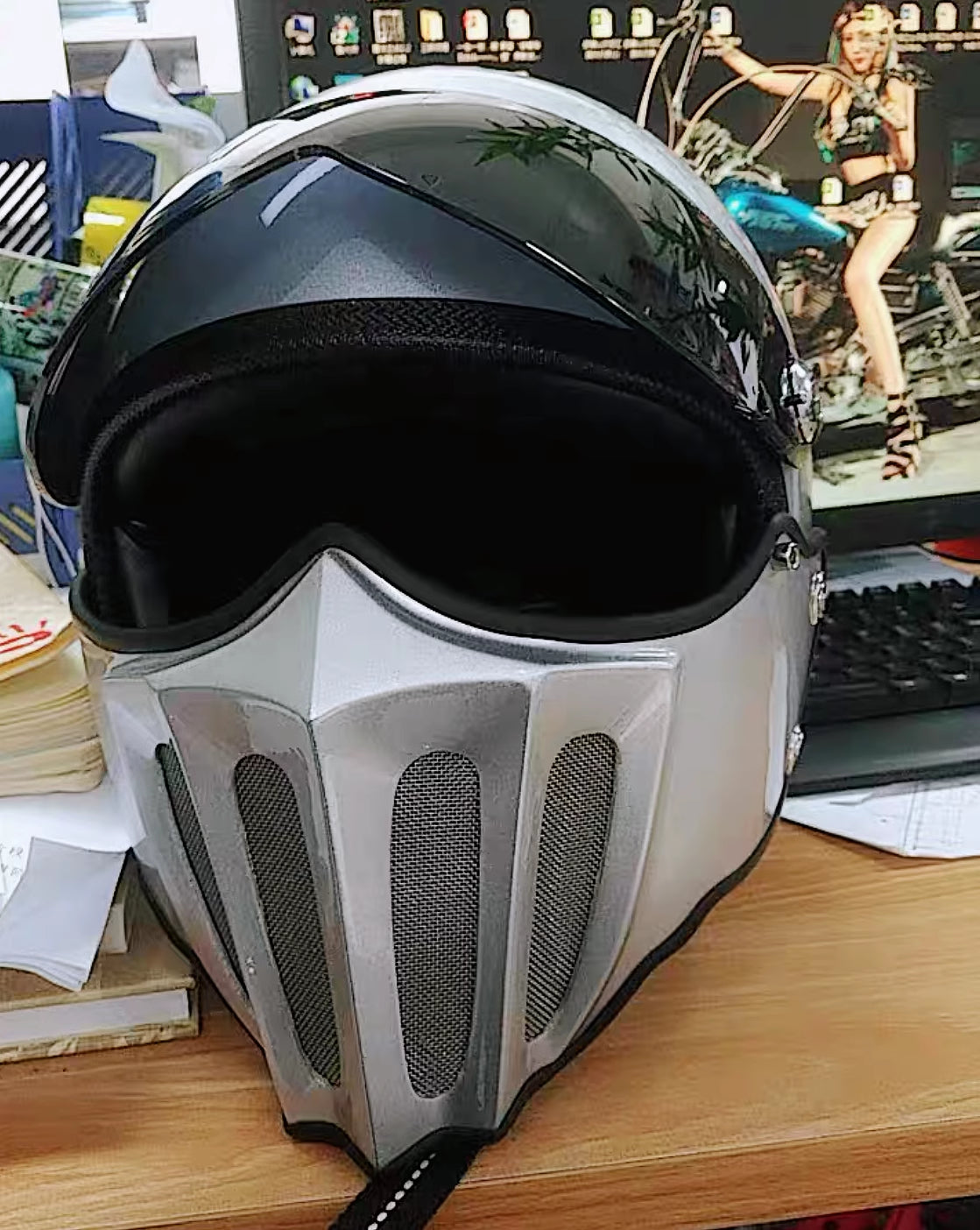 McKense Venom Anti-Fog Cruiser Motorcycle Helmet – Retro German Fiberglass Design