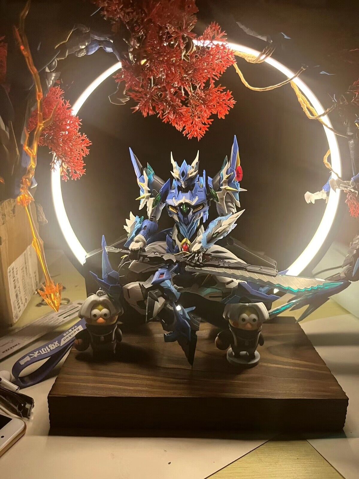 Gundam Showcase Lamp:USB-Powered/ Dimming/Striking Red Halo/Model Figure