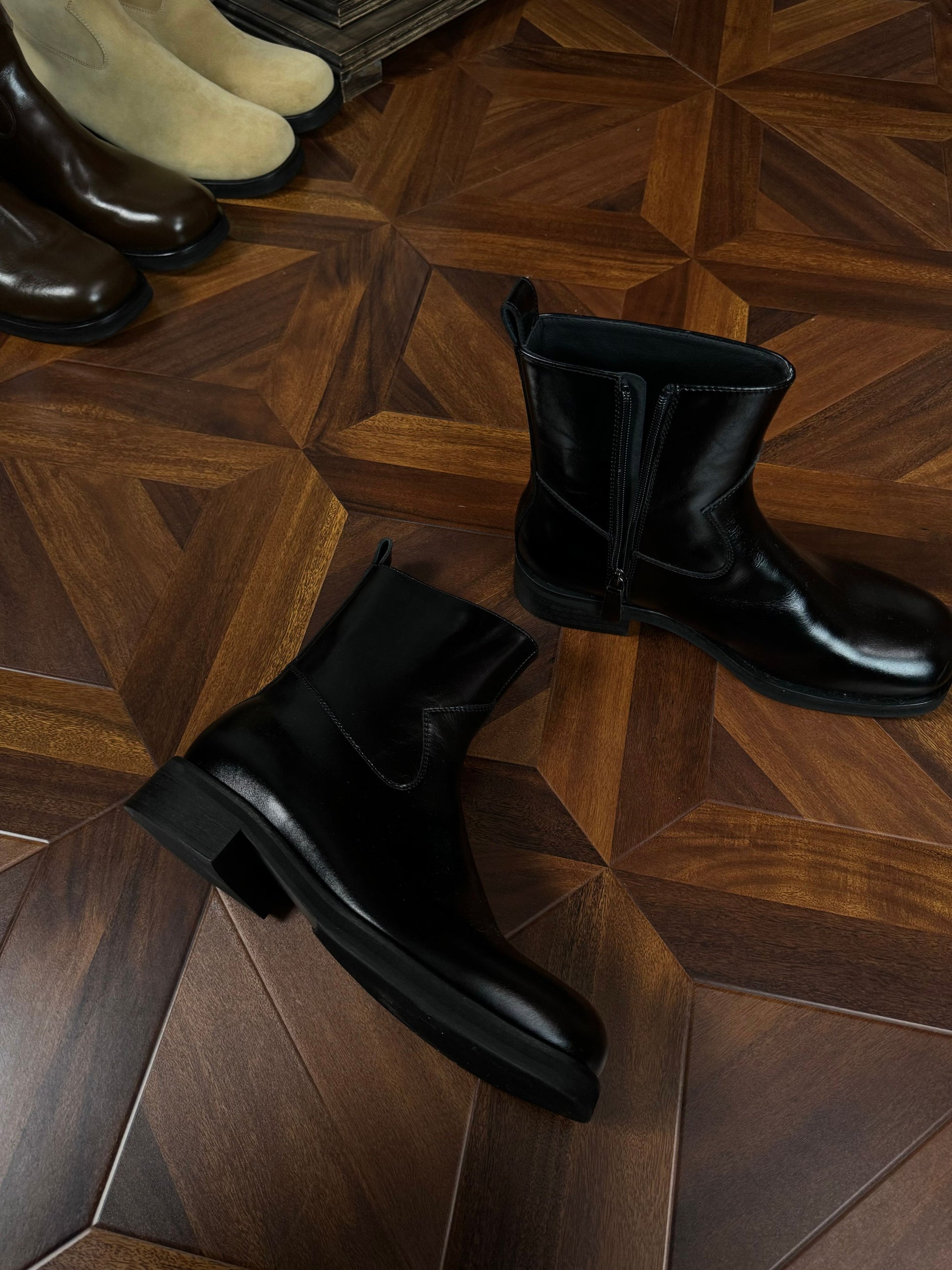 Italian Oil-Tanned Leather Western Reissue Chelsea Boots – Camion with Lambskin - Black