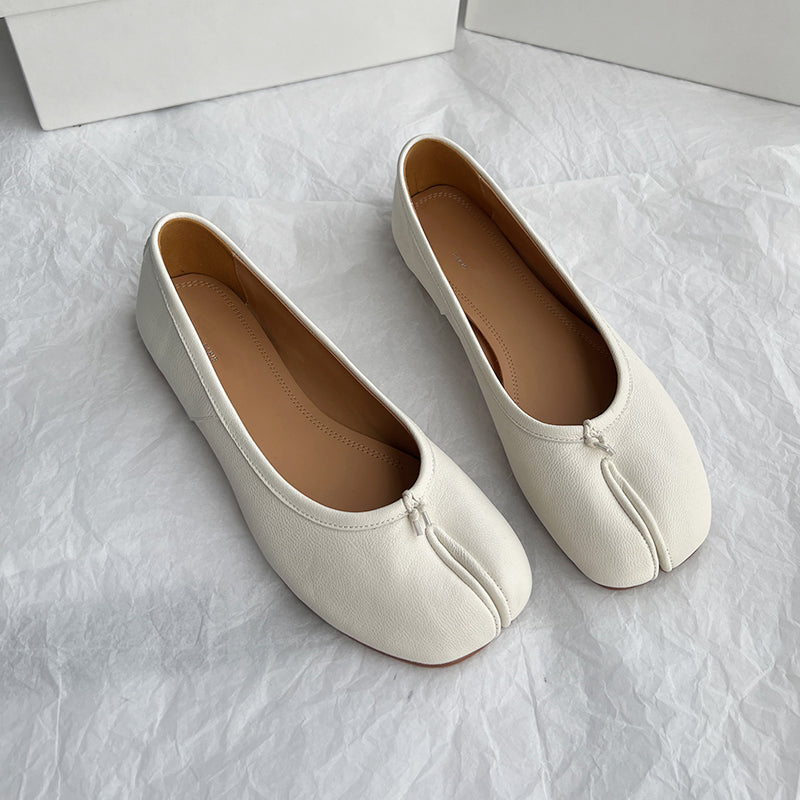 25SS MM6 Classic Slip-On Tabi Shoes - Buttery Lambskin Split-Toe Ballet Flats - White