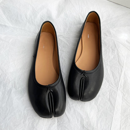 25SS MM6 Classic Slip-On Tabi Shoes - Buttery Lambskin Split-Toe Ballet Flats - Black