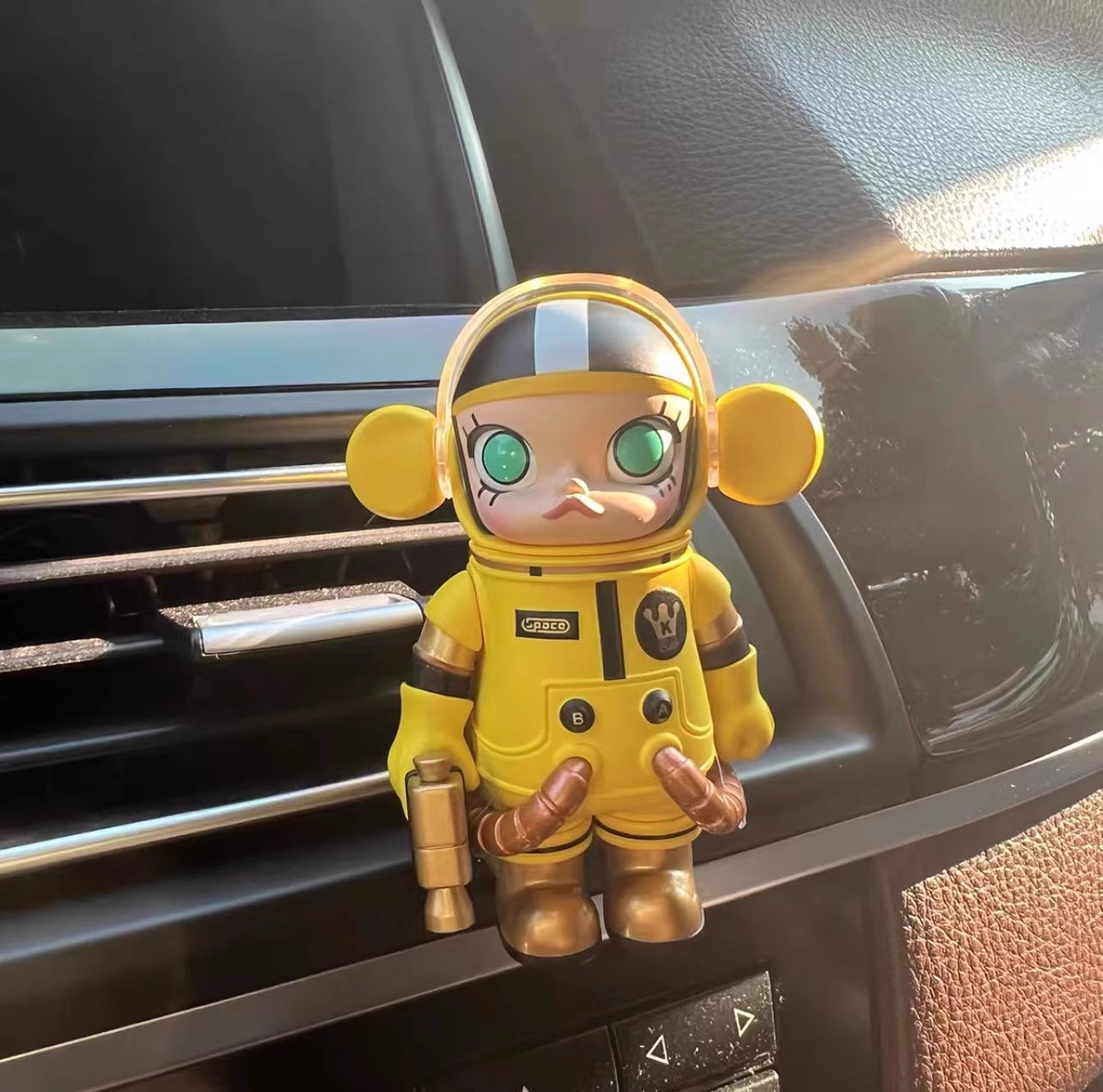 POPMART Car Ornament/Figure:SpaceMolly 100% Anniversary 2nd Gen,Car Aromatherapy - Banana